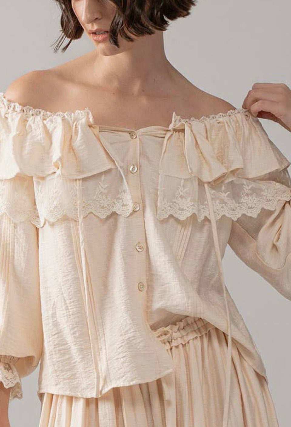 Ivory Lace & Ruffle