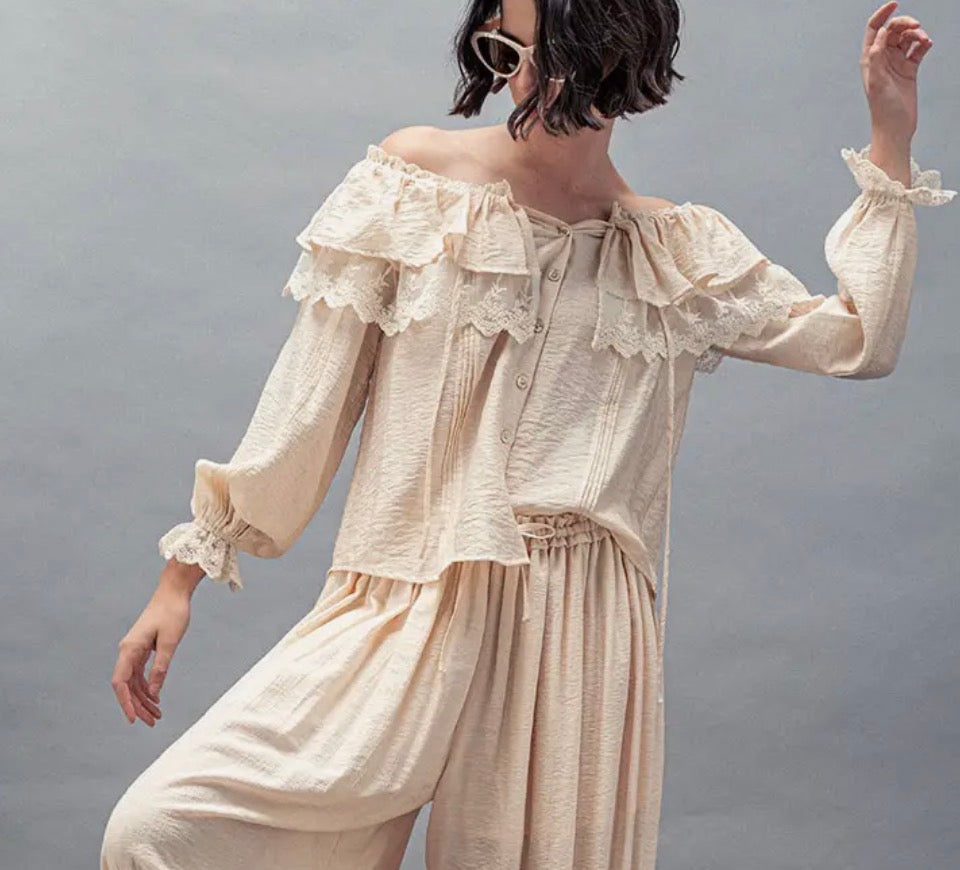 Ivory Lace & Ruffle