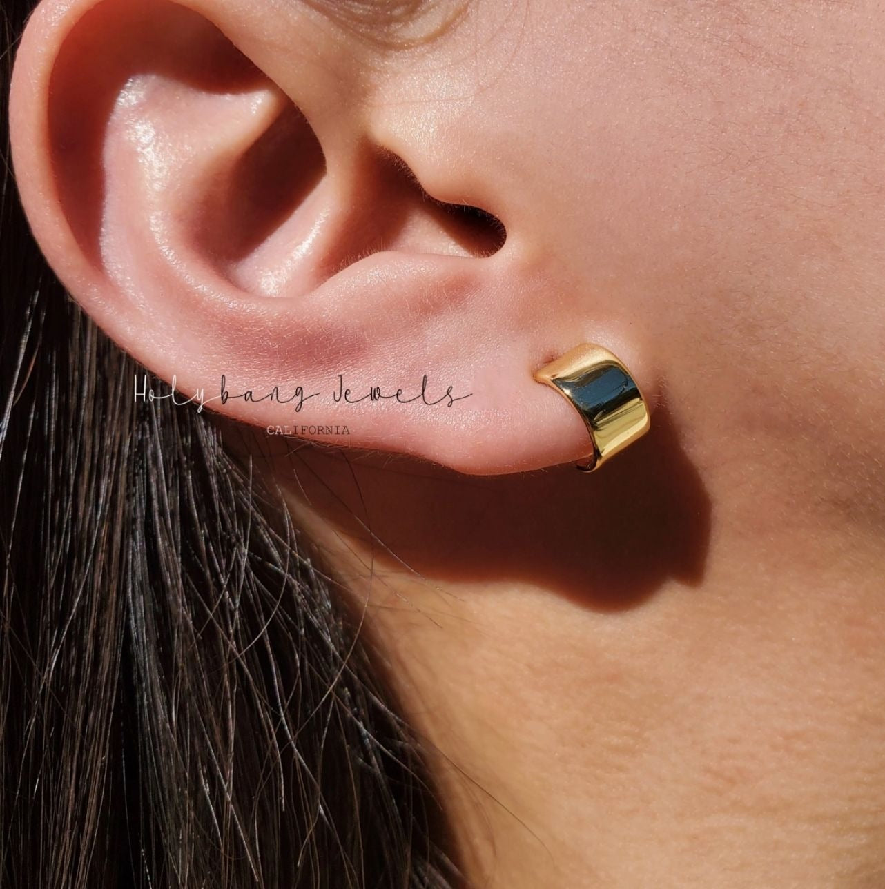 18K Gold Huggies 8MM