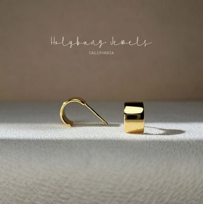 18K Gold Huggies 8MM